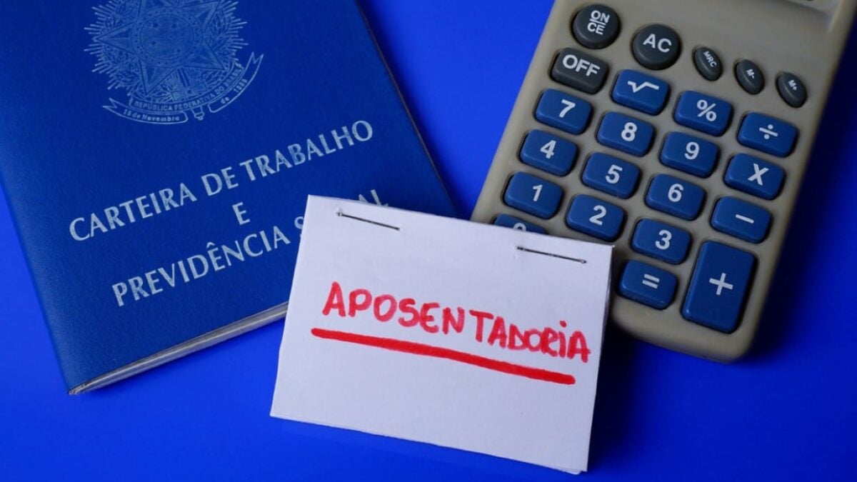 Quem tem 20 anos de contribuição pode dar entrada na aposentadoria?