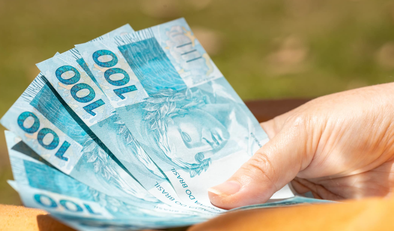 Reembolso do INSS: Aposentados e pensionistas começam a receber valores devolvidos