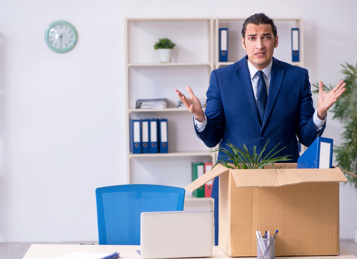 Aviso prévio e consignado CLT: O que acontece com a dívida quando o contrato de trabalho está prestes a terminar?