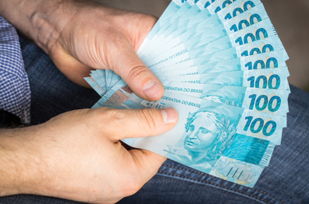 Empréstimo consignado para aposentados: o que mudou após o reajuste do salário mínimo?