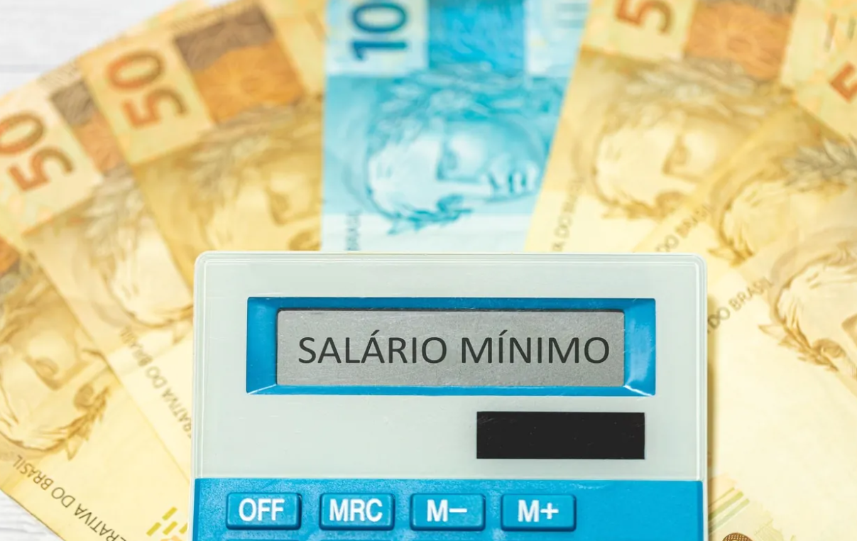 Quem recebe 1 salário mínimo pode pegar empréstimo em 2026?