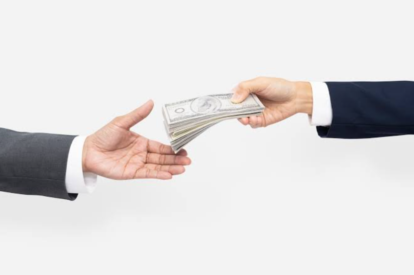 O banco pode cobrar toda dívida do empréstimo CLT de uma vez se eu sair do emprego?